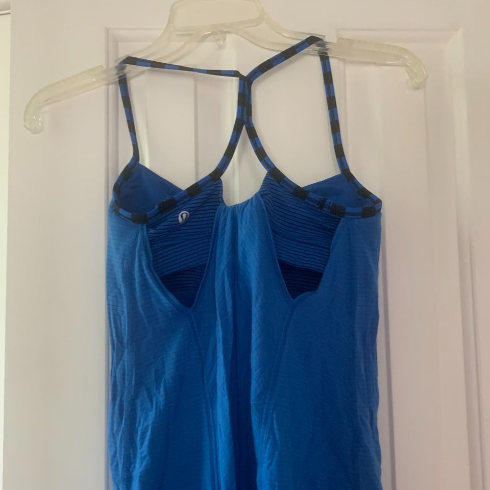 Size 4 Lululemon athletic top, built in bra